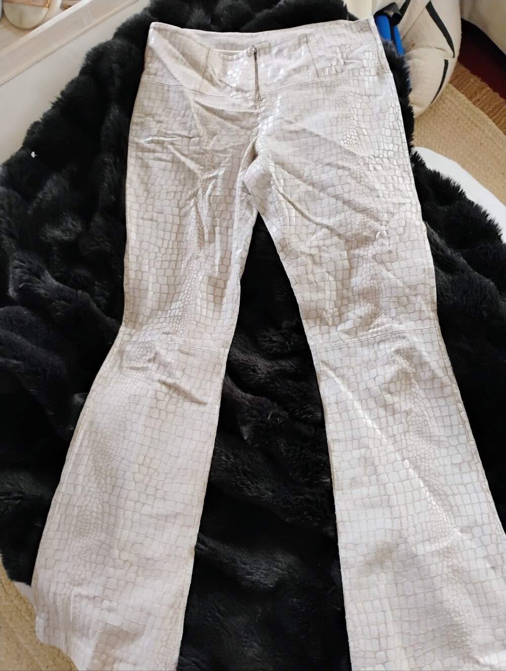 New...Wilson soft ..Beautiful Leather Crocodile Embossed Pants Size 6